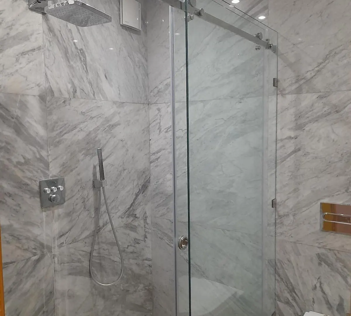 Two Bed Luxury Appt With Air Conditioning Parking And Pool Marrakesh Apartment